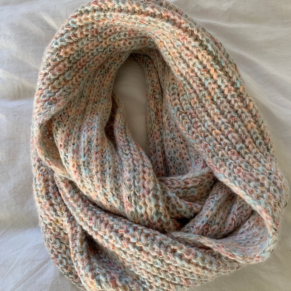 Old Navy Womens Pastal Multicolored Infinity Scarf